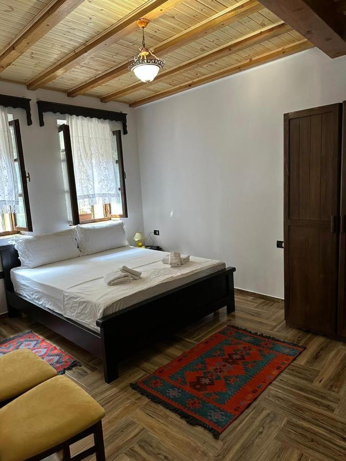 Guest House Iljesa Берат Екстер'єр фото
